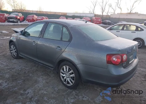 2010 Volkswagen Jetta S z USA, uszkodzony, nr VIN 3VWJZ7AJXAM003865